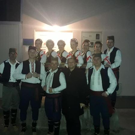 Hostel Larisa บันยาลูกา ภายนอก รูปภาพ