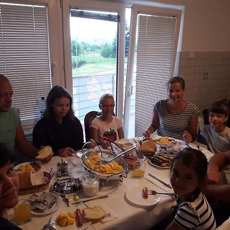 Hostel Larisa บันยาลูกา ภายนอก รูปภาพ