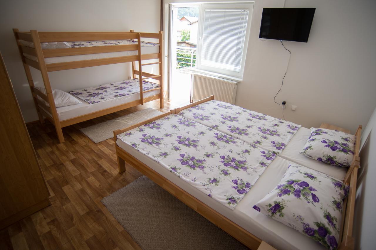 Hostel Larisa บันยาลูกา ภายนอก รูปภาพ