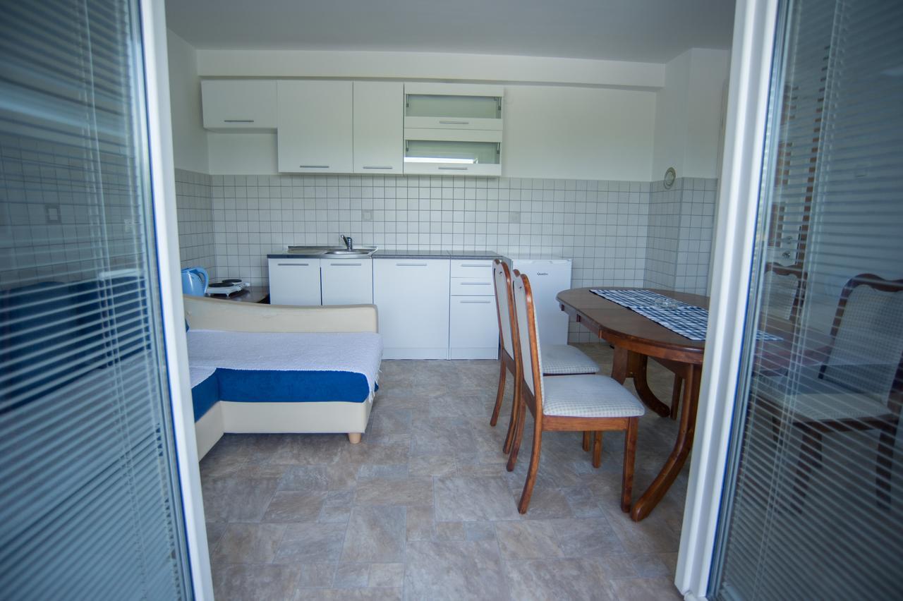 Hostel Larisa บันยาลูกา ภายนอก รูปภาพ