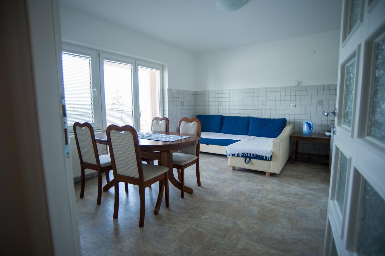 Hostel Larisa บันยาลูกา ภายนอก รูปภาพ