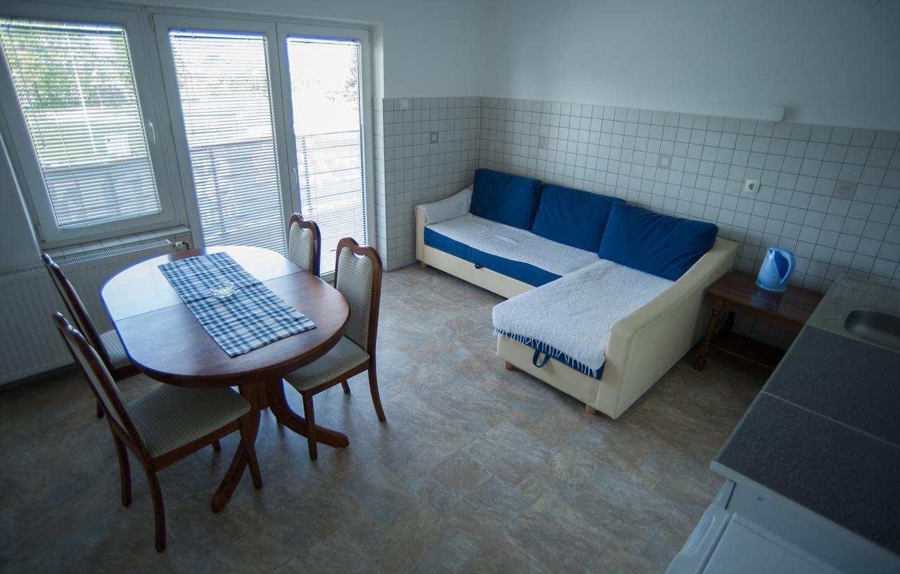 Hostel Larisa บันยาลูกา ภายนอก รูปภาพ